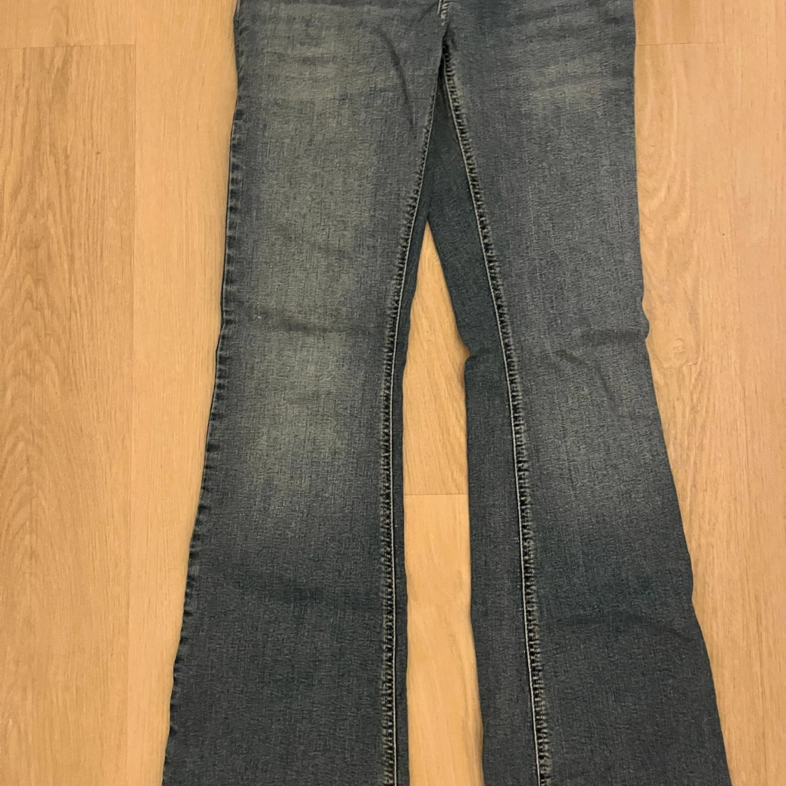 Blå bootcut jeans   - 1