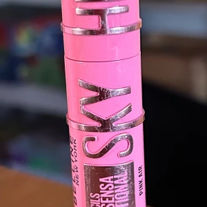 Sky High mascara från Maybelline! - Sky High mascara "Pink Air" från Maybelline. Ny och oanvänd.