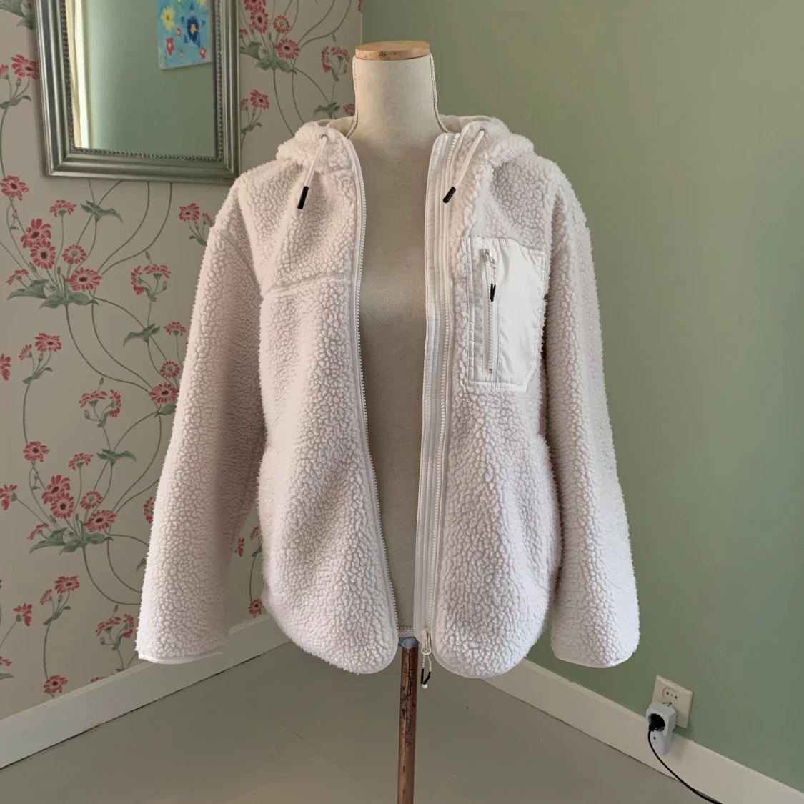 Vit teddyjacka med huva