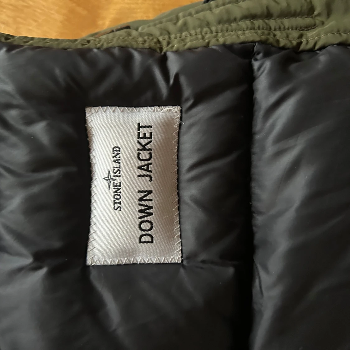 Grön vinterjacka från Stone Island - 3