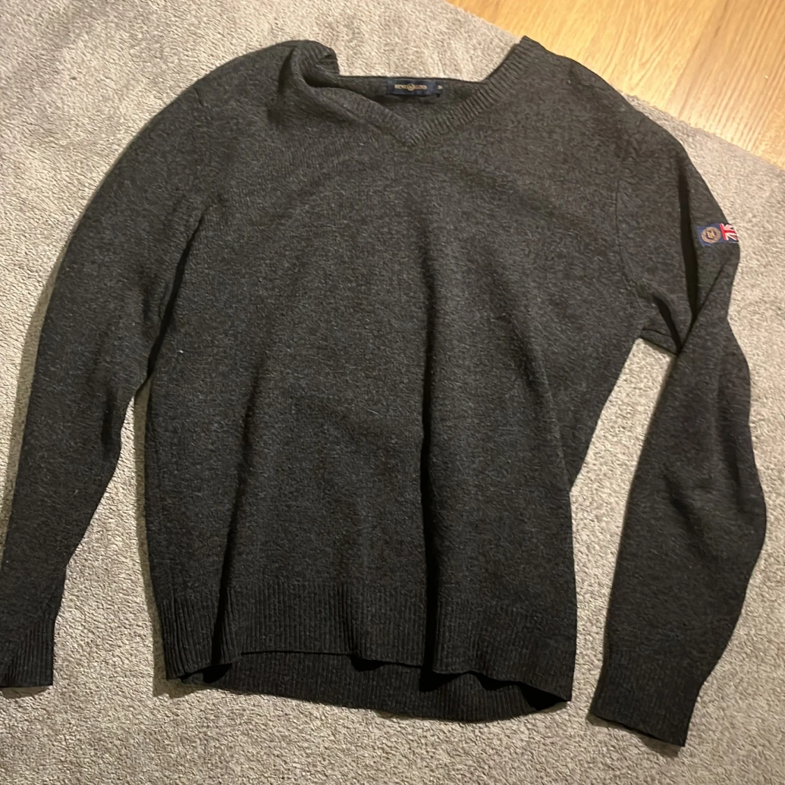 Mörk grå cashmere tröja 