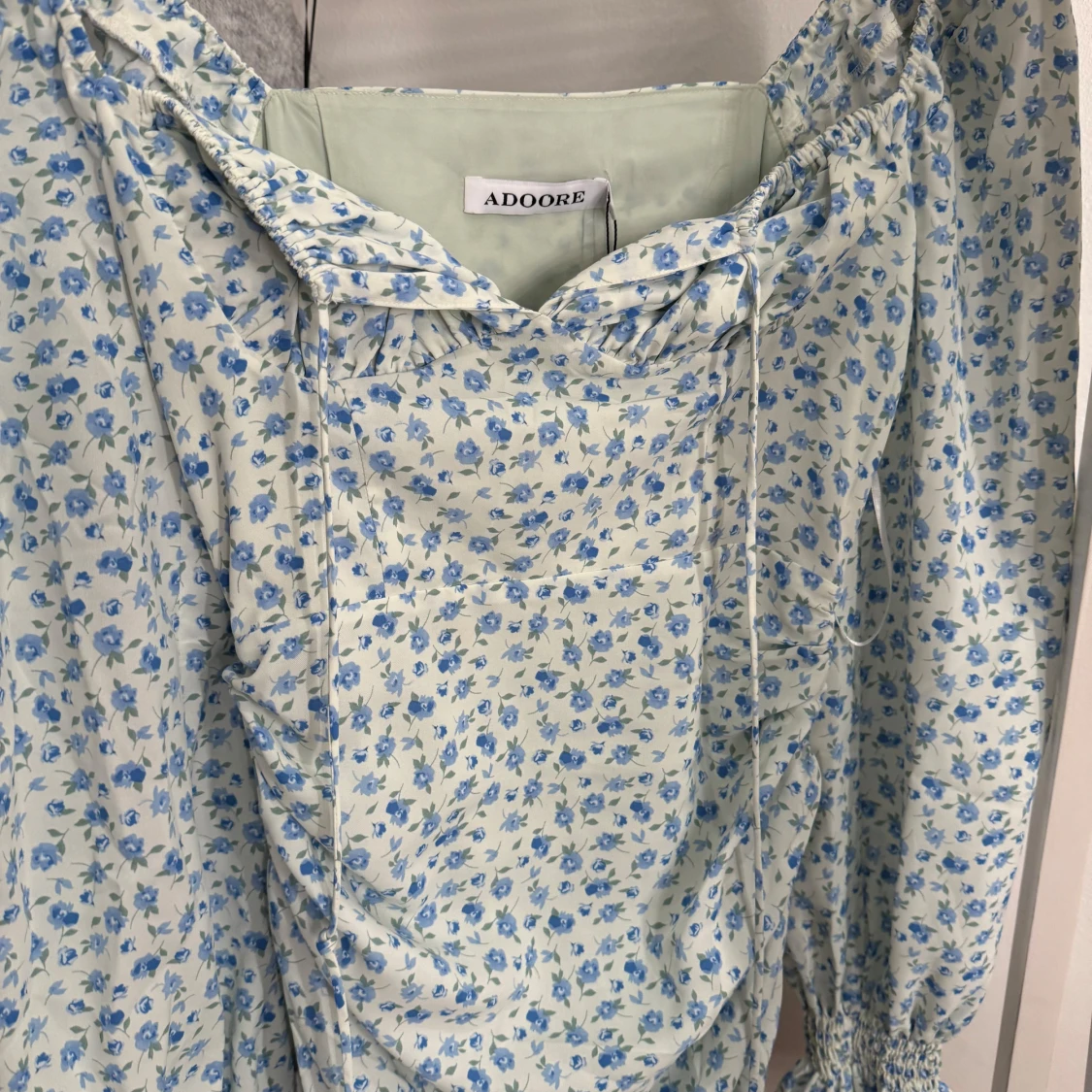 Blommig klänning från Adoore