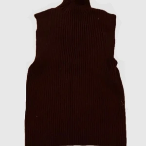 Ribbad väst från ZARA💖 - Snygg mörklila stickad väst