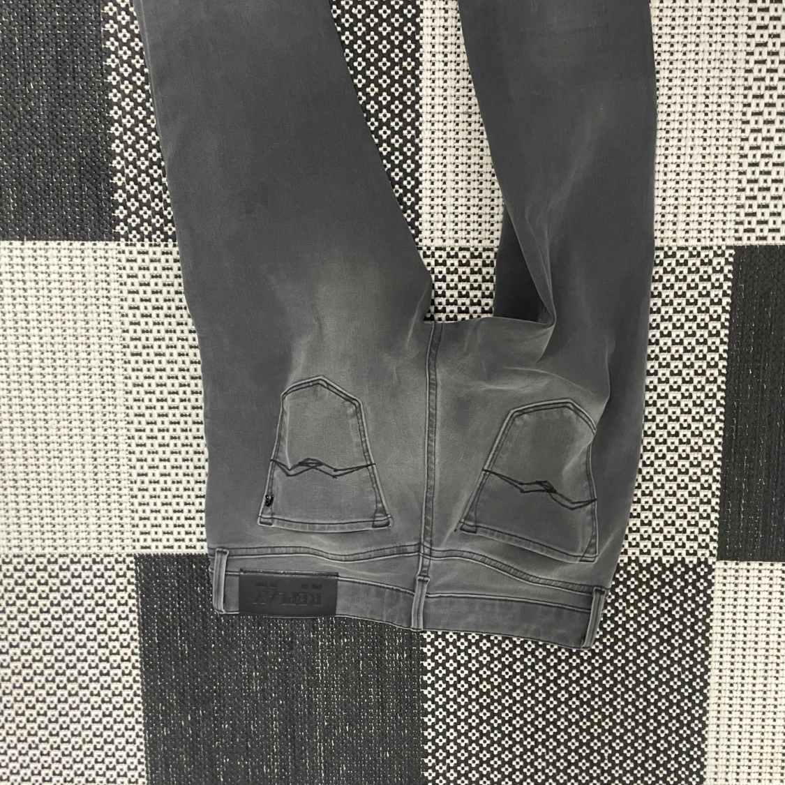 Grå jeans från Replay - 1