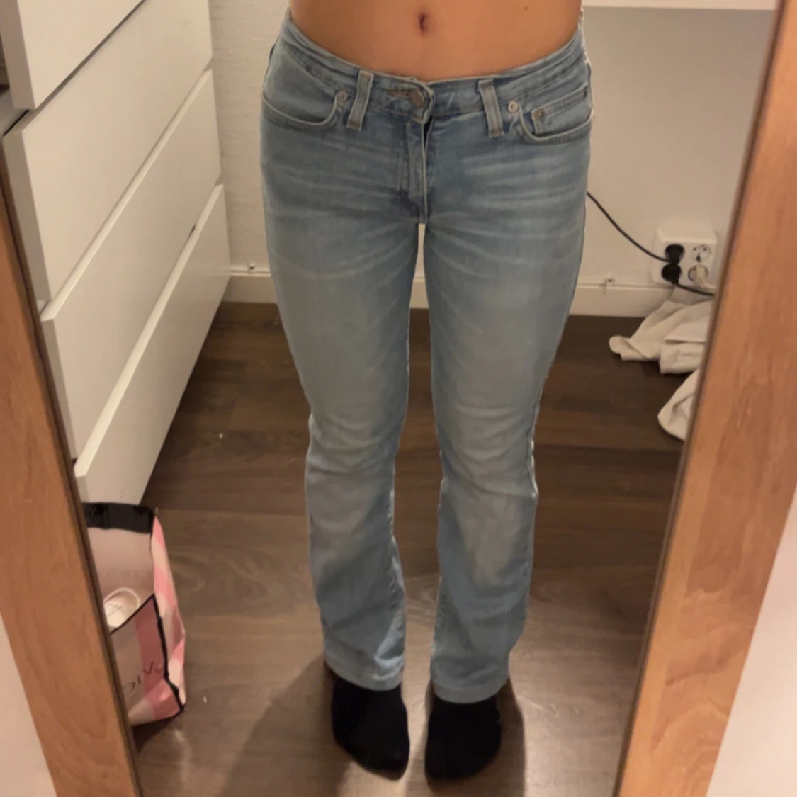 Ljusblå lågmidjade bootcut jeans från Davy's