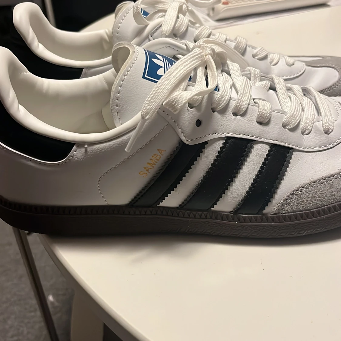 Adidas Samba i vitt och grått