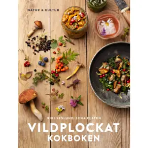 Vinnare i kategorin Mat, klimat och miljö i Årets Svenska Måltidslitteratur 2023!  En vacker, viktig och rik kokbok som inspirerar till att ta vara på det som växer runt omkring oss, och som utbildar i naturvård och uppmuntrar till återknytning till naturen på köpet. BTJ Genom åren har det kommit ett antal böcker om hur man plockar ätbarheter i skog och mark. Men Vildplockat – kokboken av Niki Sjölund och Lena Flaten är den mest lärorika och omfattande i skaran. Gastronaut  Utifrån ett 50-tal vilda växter och svampar delar Niki Sjölund och Lena Flaten med sig av drygt 250 recept med smaker och råvaror från skog, fjäll och ängsmark. Du hittar recept på allt från rönnbärskapris och inlagda fläderbär till svampkebab i pitabröd och kallrörd lingondricka. Läs också om hur du tar hand om det du har plockat genom att torka, lägga in och syra för att på så sätt bygga upp ett eget skafferi. Till varje växt finns information om bland annat växtplats och skördetid. Författarna vill inspirera till att vi ger oss ut i naturen och hittar de ätbara växter som ofta står där mitt framför ögonen på oss. Ett no waste-tänk genomsyrar hela boken – det mesta går att ta vara på! Niki Sjölund är kocken som sadlade om och valde skogen som arbetsplats. Han har tidigare skrivit Vildplockat och Vildplockad svamp. Lena Flaten driver Flammans Skafferi i Storlien och brinner för mathantverk. ........................................  Med hjälp av ’Vildplockat kokboken’ öppnar sig en spännande matvärld med recept på allt från fusk-skagentoast av sillkremla till myskmadraglass. Allt om Mat en guldklimp när det kommer till vildplockade växter och svampar. Lägg därtill spännande recept att använda allt till. VEGO ständigt aktuell med sitt tema om att ta vara på det som växer runt omkring oss. … Perfekt för dig som gillar att botanisera i naturens eget skafferi! Hemmets Journal Matlagningskunniga Niki Sjölund och Lena Flaten har skrivit en kokbok som visar att det går att skapa både enkla och mer avancerade rätter av ingredienser från naturen året om. Allt om Trädgård     Format Flexband   Omfång 240 sidor   Språk Svenska   Förlag Natur & Kultur Allmänlitteratur   Utgivningsdatum 2023-04-27   Medverkande Lena Flaten   Medverkande Klas Sjöberg   ISBN 9789127181168  