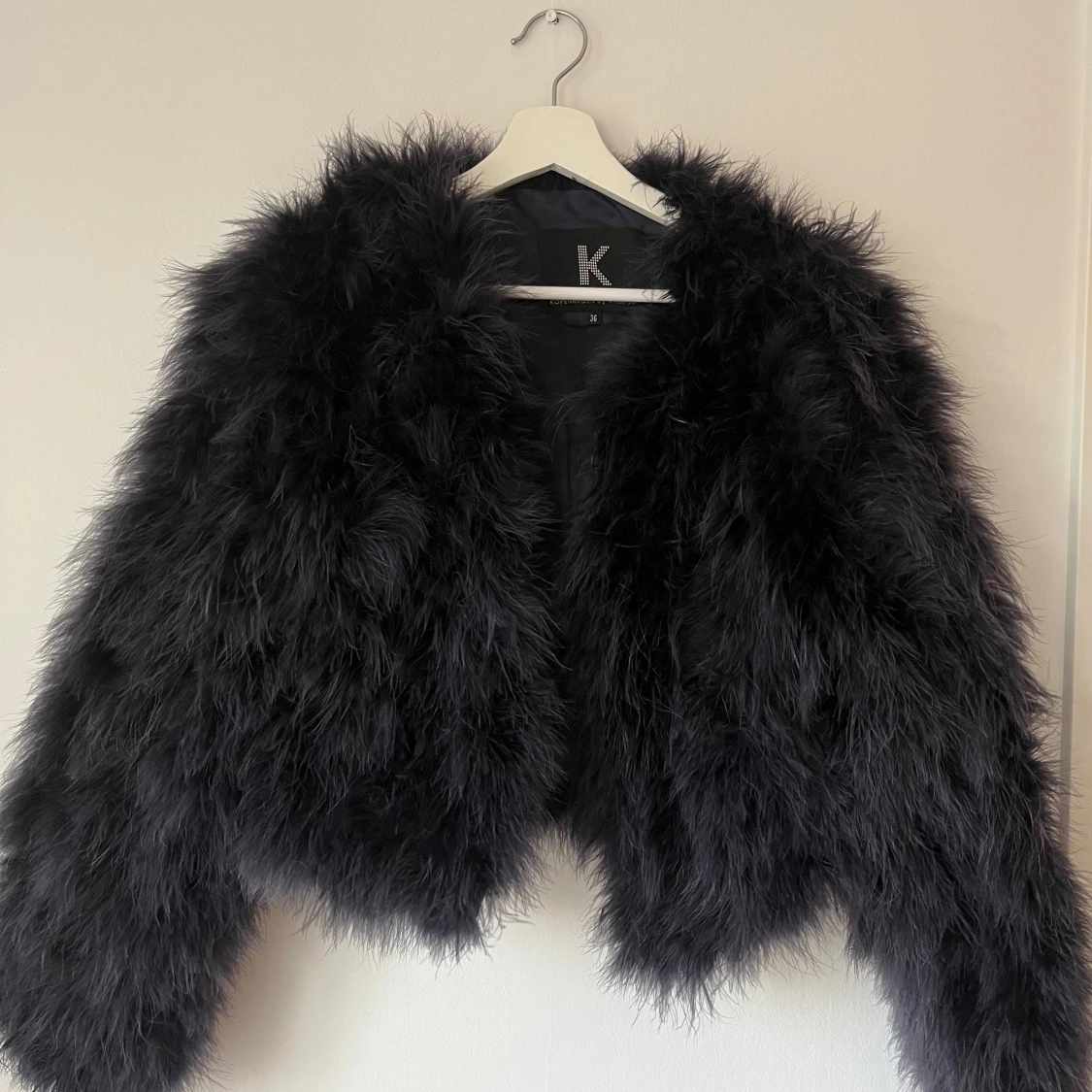 Kort jacka i strutsfjäder