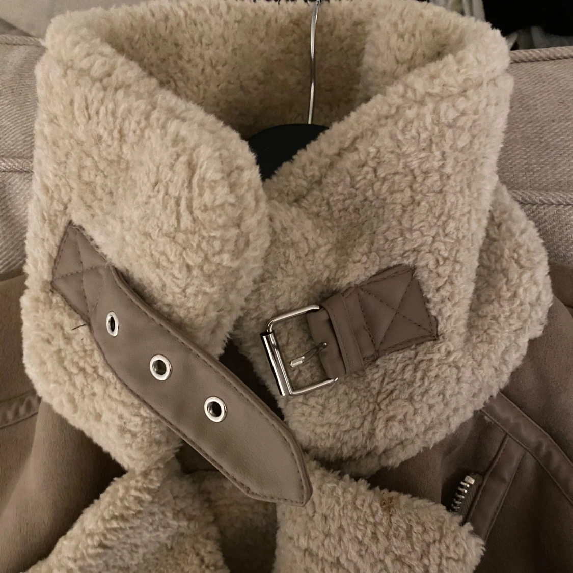 Beige jacka från Stradivarius - 91