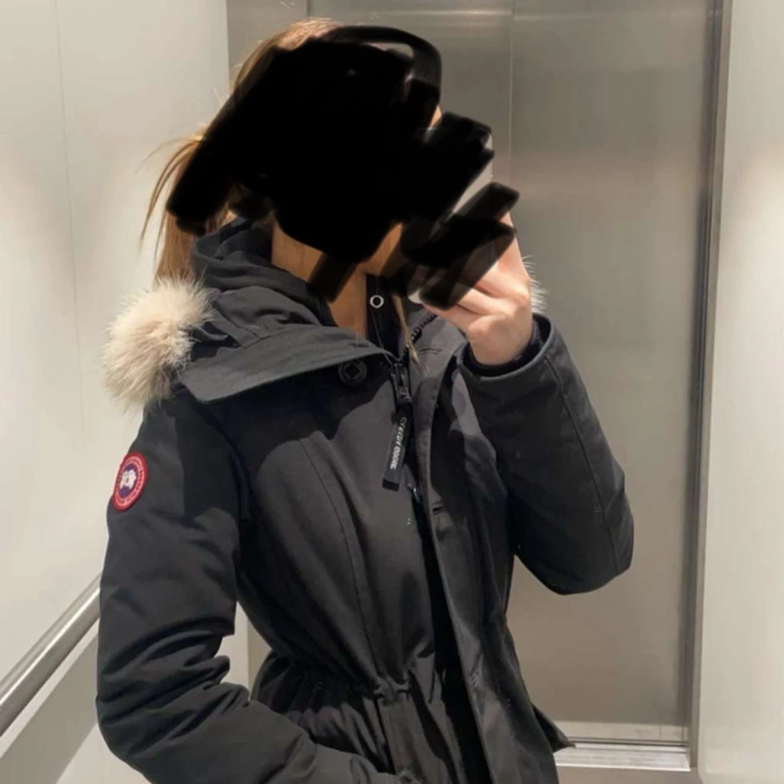 Svart parkajacka med päls från Canada Goose - 90