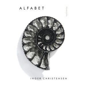 Alfabet (bok, danskt band) - Inger Christensen hör till de främsta poeterna i sin generation. Och till hennes mästerverk räknas Alfabet [1981]. Det är en dikt spänd mellan två system: det matematiska (Fibonaccis talföljd) och det alfabetiska. Ett universum byggs upp, inventeras, från grundämnen till det levandes attribut och landskap. Efterhand som strukturen växer, i en allt mäktigare sång, skönjs ännu ett tema historien om vätet är också historien om bomben. I en värld som lever med sin potentiella förstörelse är Inger Christensens Alfabet ett diktverk med aldrig minskad relevans. En modern klassiker i nyöversättning av Ida Linde &amp; Marie Silkeberg.INGER CHRISTENSEN [1935 2009], född i Vejle, Danmark, var en dansk poet, romanförfattare, essäist och dramatiker. Christensen hör till de främsta nordiska poeterna i sin generation, hyllad såväl här hemma som på kontinenten. Med tiden har fler och fler läsare fått upp ögonen för hennes prosa, såväl romanerna som essäerna. Under slutet av sin levnad var Inger Christensen ständigt omnämnd som kandidat till Nobelpriset i litteratur.»Alfabet är en av mitt livs stora läsupplevelser. Den rymmer både skapelseberättelse och apokalyps, innerlig ömhet och isande fasa. Formmässigt är den närmast kusligt fulländad.« | Karin Nykvist, Sydsvenskan »Alfabet ger akut poetisk gestalt åt sin samtid, med det kalla krigets specifika skräck för atombomben, minnet av Hiroshima, Vietnamkrigets gifthelikoptrar, lövfällning och nedbrända åkrar, en tid då människans illdåd ännu föreställdes vara under mänsklig kontroll.« | Göran Sommardal, Aftonbladet »Alfabet är ett mäktigt epos, om livet, döden, det enkla vardagliga, det universellt gåtfulla, miljögifterna, atombomberna, skogsbränderna. Associationsbanorna är lika halsbrytande som självklara. Det är andlöst spännande« | Gustaf Berglund, Dalademokraten»Ett av Nordens, och världens, starkaste författarskap.« | Maria Schottenius, Dagens Nyheter »En hel värld frammanas och går under inför den sannolikt mållöse läsaren.« | Upsala Nya Tidning »Det finns så många sätt att läsa Christensen på. Jag förordar ingen av dem, säger bara: gör det. Läs henne.« | Björn Kohlström, Bernur»Inger Christensens litteratur kommer att lysa genom sekler.« | Anna Hallberg, Dagens Nyheter    Format Danskt band   Omfång 72 sidor   Språk Svenska   Förlag Modernista   Utgivningsdatum 2019-07-11   Medverkande Ida Linde   Medverkande Marie Silkeberg   Medverkande Lars Sundh   ISBN 9789177819271  