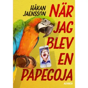 En spännande, humoristisk och lite sorglig berättelse om längtan, vänskap och om att en skilsmässa inte behöver vara slutet på livet.Fullmånen är konstigt stor och spöklikt blek den här natten. Åke sitter i fönstret, ser på månen och längtar efter pappa som har flyttat och efter att mamma ska bli glad igen. Plötsligt förvandlas han till en stor, färggrann fågel, en papegoja. Det blir en chock och början på ett äventyr. Ska Åke nånsin bli som folk igen? Vill han det? Håkan Jaensson har bland annat skrivit kultböckerna om Nussekudden. Hans senaste böcker på Alfabeta är Morfar till salu, farmor på köpet och Tur att vi finns!