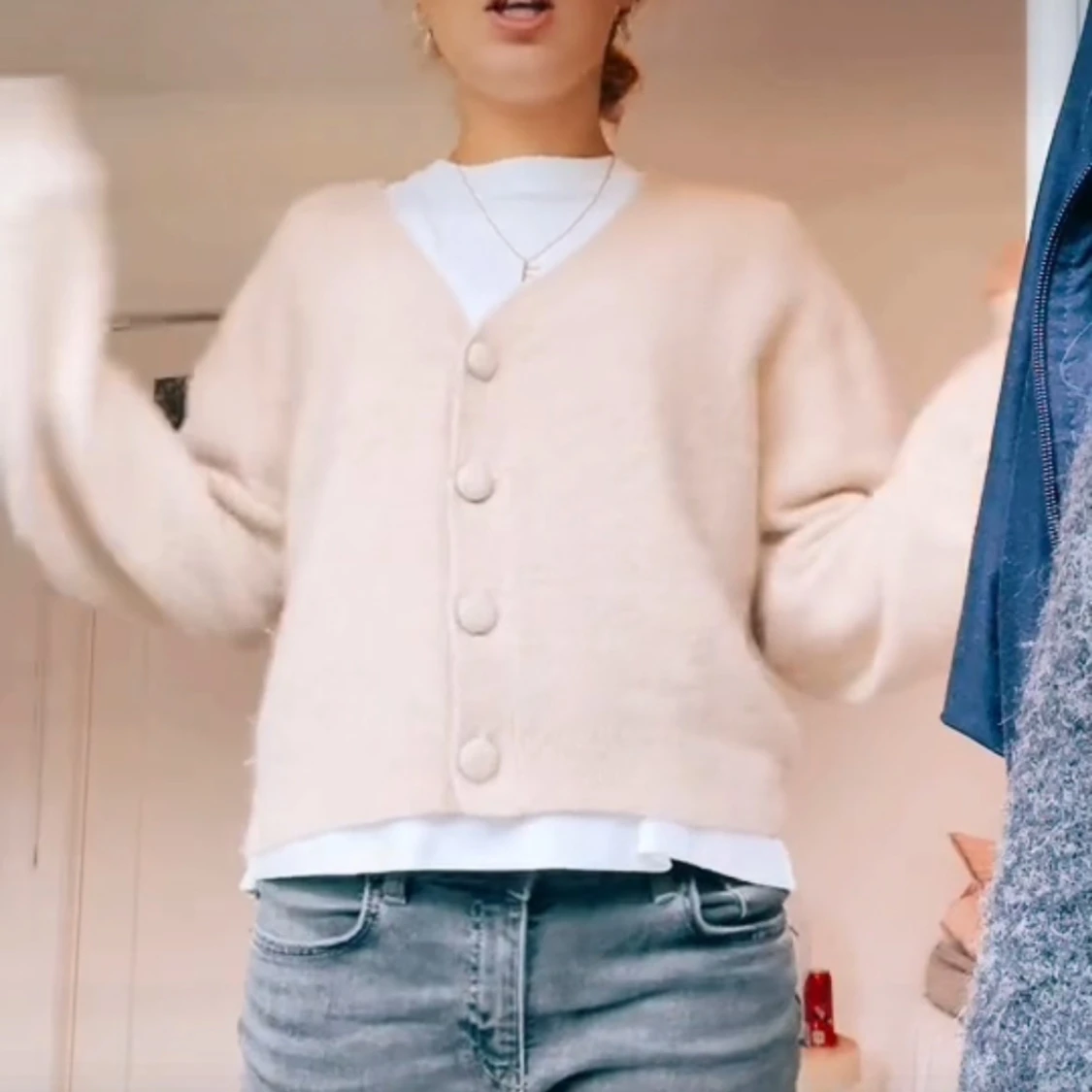 Rosa kofta med knappar