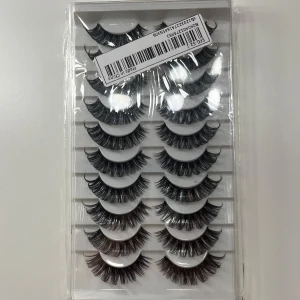 Set med lösögonfransar - Ett helt nytt paket ”dramatiska” lösögonfransar. Jag använde dessa för ett tag sedan och beställde x antal paket och jag brukade klippa de i mindre bitar och limma under mina egna fransar,, jätte fint🥰