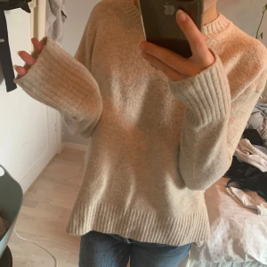 Skön stickad tröja från mango  - Tyvärr så har denna aldrig kommit till användning för mig, därav säljer jag. Helt nyskick ❤️