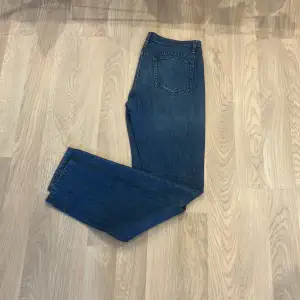 Snygga jeans som är helt nya dessa är köpta på care of carl för 3000 men vårat pris är 499 priset kan diskuteras 