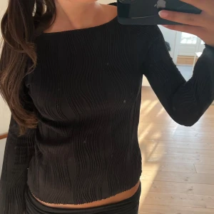 Räfflad svart topp - Svart räfflad fest tröja💕