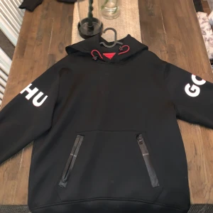 Helt ny Hugo boss tröja - 10/10 i skick 1200 nypris Storlek S Aldrig använd