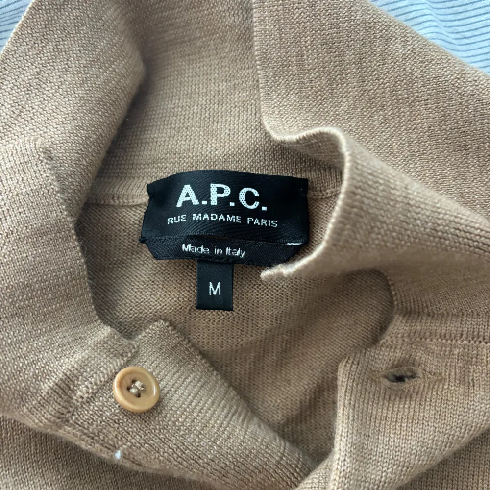 Brun APC sweatshirt. M med en slimfit. Tröjor & Koftor.