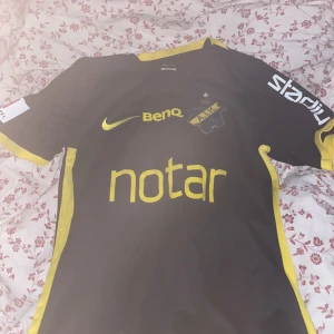  Använd av riktig spelare helt ny bra skick -  Bra skick helt ny använd av riktig spelare XS men funkar som S också 