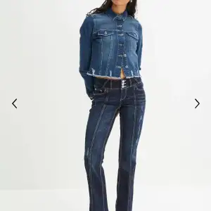 Jättefina flared bootcut lowwaist jeans. Från rainbow bootcut 