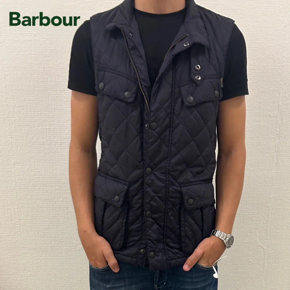 Riktigt snygg barbour väst | Skick 9/10 | nypris 2000 vid snabb affär 550 | perfekt nu inför hösten. Jackor.