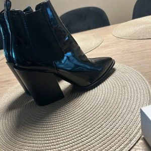 Boots - Aldrig använda, storlek 36
