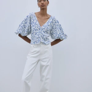 Blus med volang ärmar💙 - Jätte söt topp med puffärmar. Köpt i somras 💙 
