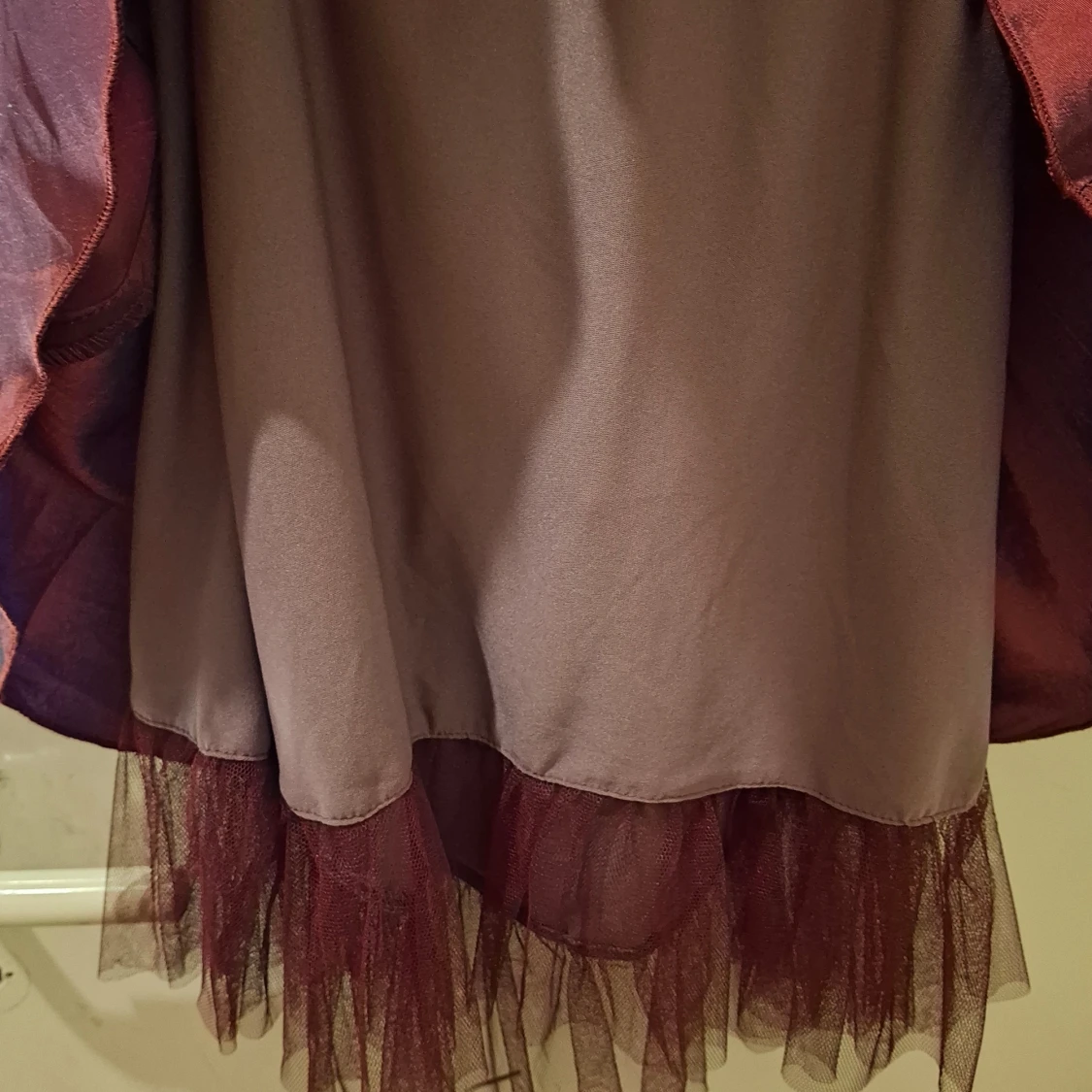 Vinröd klänning strl S - 4