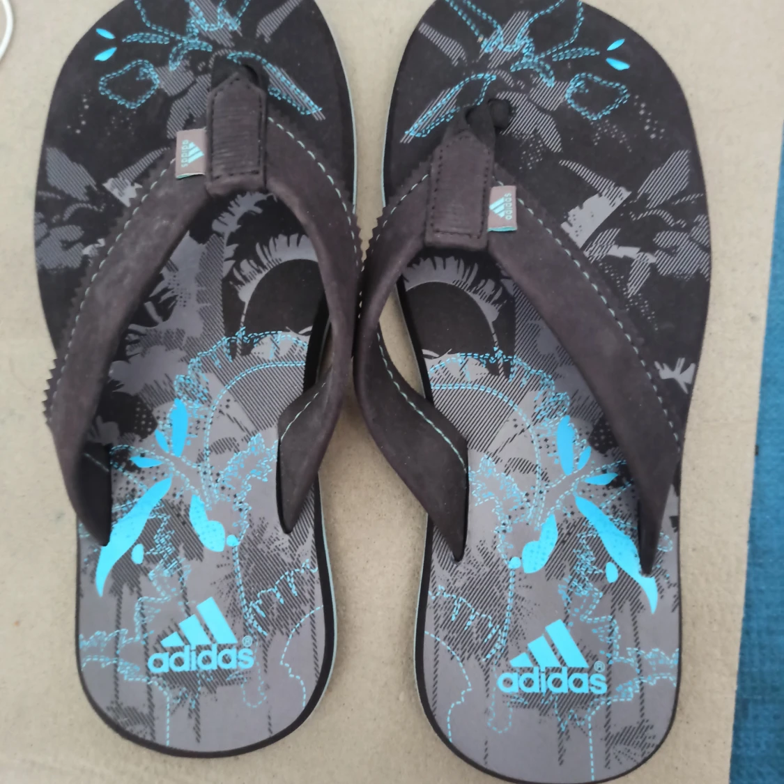 Adidas flip flops för män