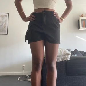 Svarta shorts med ficka - Använda ett fåtal gånger!