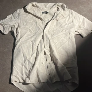 Linne skjorta - Typ helt ny Skick 9-10 Storlek S regular fit