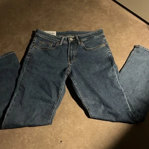 Blåa jeans - Skick 8-10 Säljer då ja inte andvänder längre. Pris ej hugget i sten 