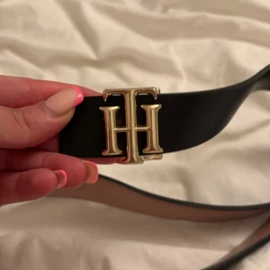 Skärp - Tommy Hilfiger - Använd några gånger, strl S/M, väldigt bra skick 
