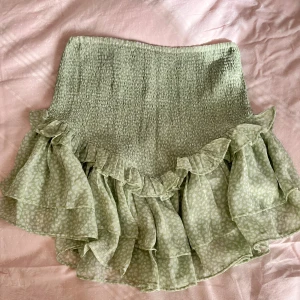  Volangkjol -  Det är inget fel på kjolen utan jag använder den bara inte längre ☺️