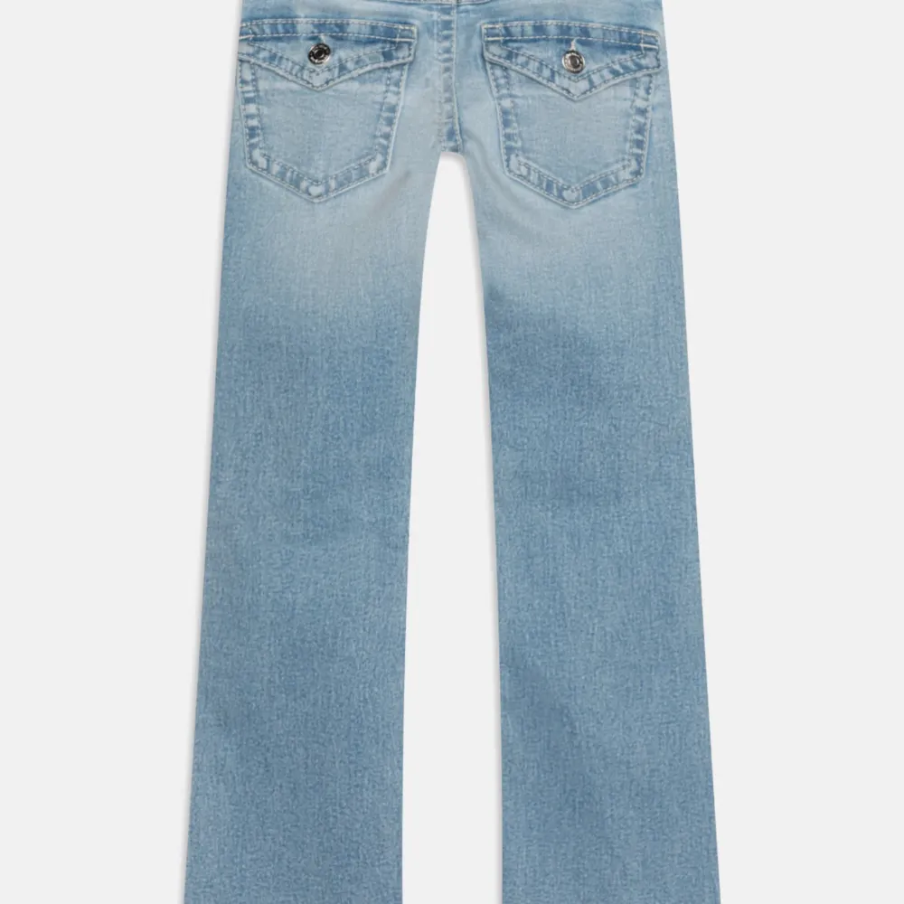 Jätte fina jeans från Gina Tricot Young!! De är helt slutsålda överallt. Aldrig använt de. Orginal priset är 349kr!  Det går även att byta mot något. Skriv innan ni köper !!!!❤️. Jeans & Byxor.