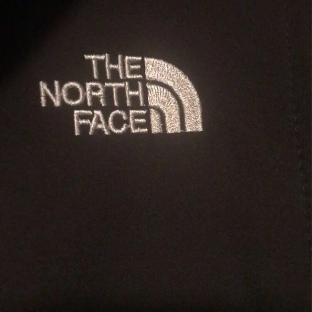 The north face jacka använd fåtal gånger. Storlek S men passar också M.. Jackor.