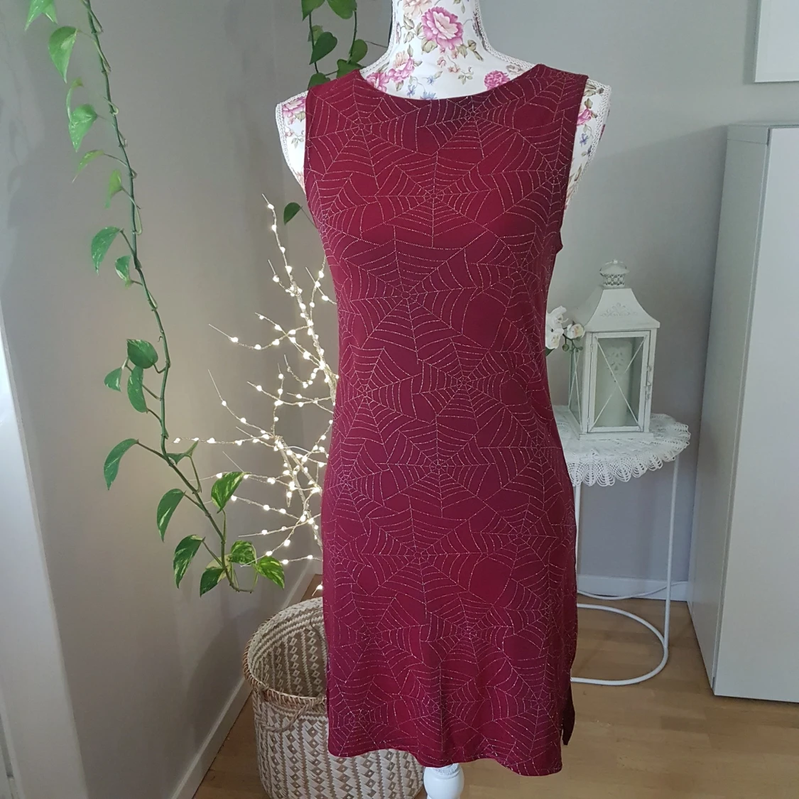 Klänning med glittriga spindelnät - 90