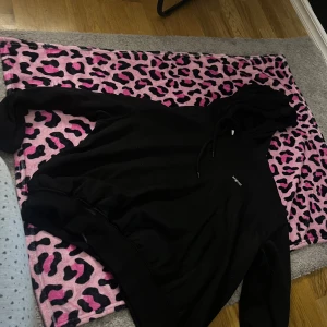 H&M hoodie  - Knappt använd då det inte är min stil längre 