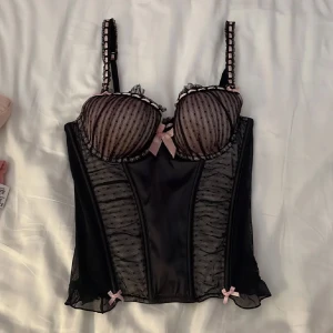 Korsett  - Jättefin korsett, använd typ 2 gånger🫶🏽🌸🫶🏽🙌🏽💗