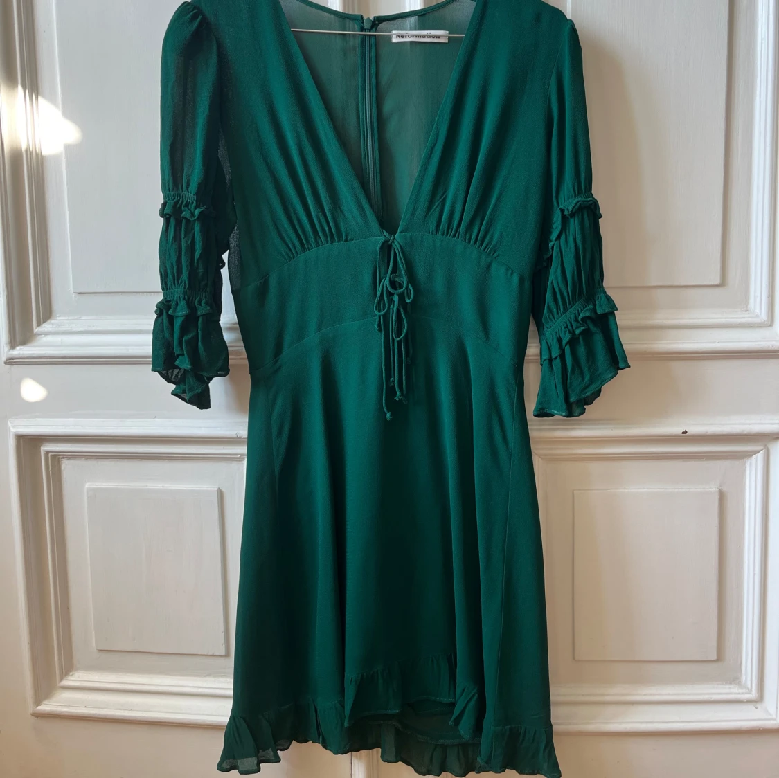 Reformation klänning smaragd grön