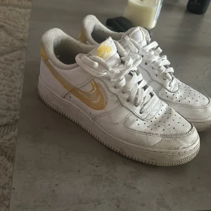 Airforce  - Dem kosta 1299kr dem kan tvättas lätt