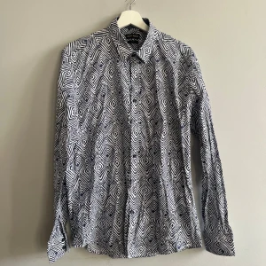 Helt ny skjorta Italiensk - Antony Morato slim fit skjorta  Aldrig använd! Storlek: 52 XL