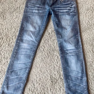 miss jeans  - säljer dessa skit snygga miss me jeans pgr av att jag inte gillar hur dem sitter, storlek 30/S, jag är 161 och passar bra i längden. väldigt bra skick. kom privat för mer information. nypris 1600 därav lite dyrare.
