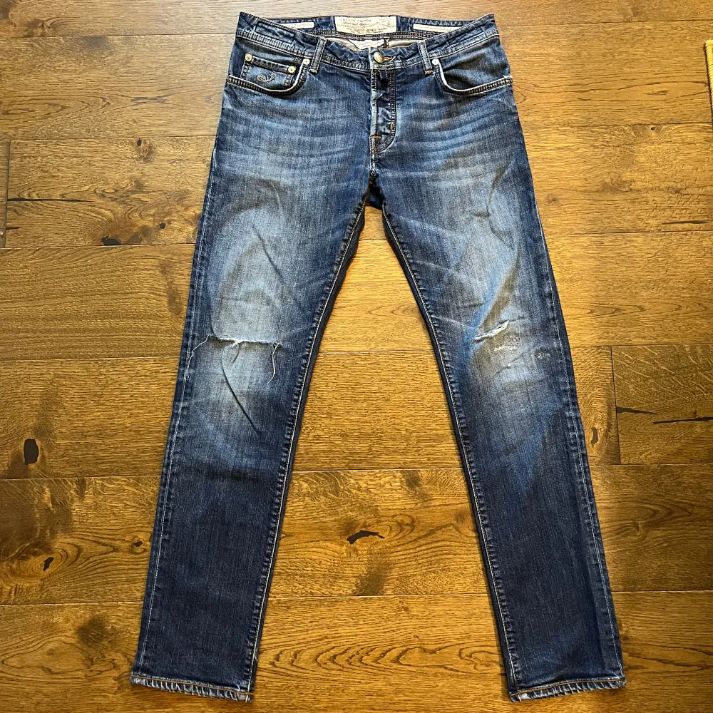 Säljer dessa Jacob Cohën jeans i storlek 34 men passar 32-33. Jeansen är i väldigt bra skick. Modellen på jeansen är 622. Skriv till mig om du har några frågor.. Jeans & Byxor.