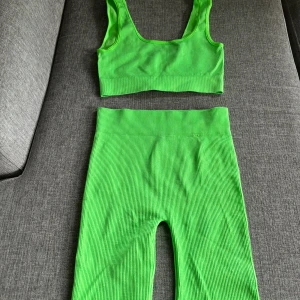 Cykelbyxor med topp strl M -  Aldrig använd. Passar S oxå.