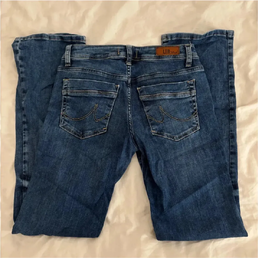 Fina ltb jeans storlek W27 L30. Köpta här på plick men passade tyvärr inte. Jättebra skick, inga defekter!! Pris kan diskuteras!. Jeans & Byxor.