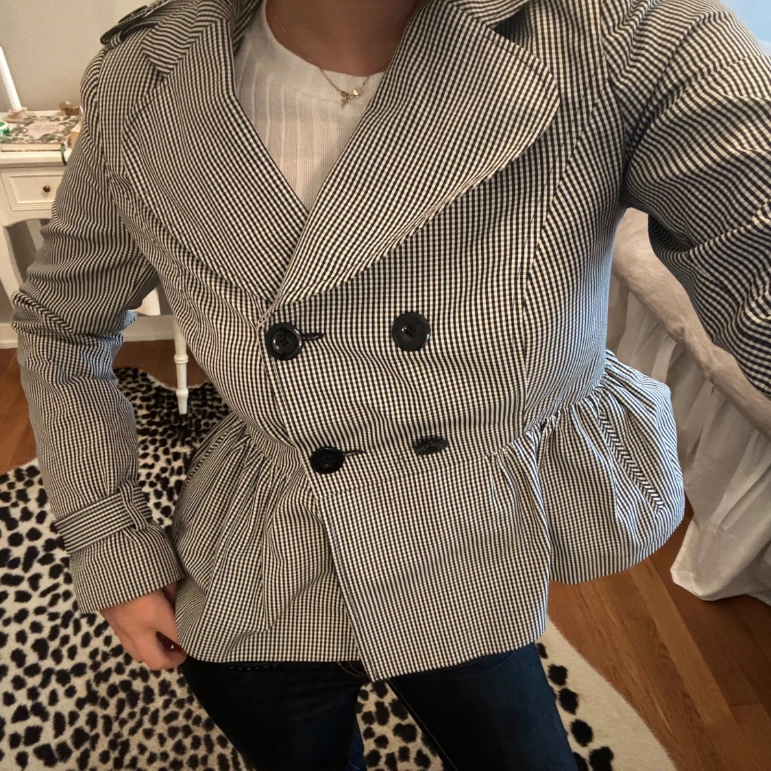 Kort söt rutig kappa