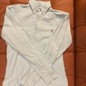 Ralph Lauren Skjorta - Skjorta av Ralph Lauren, storlek s i slim fit, mycket bra skick utan defekter 