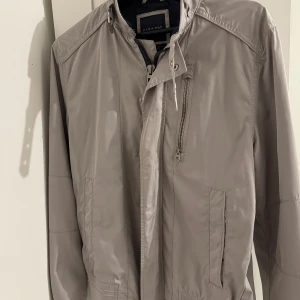 Jacka från Zara - En jacka från Zara, i väldigt bra skick